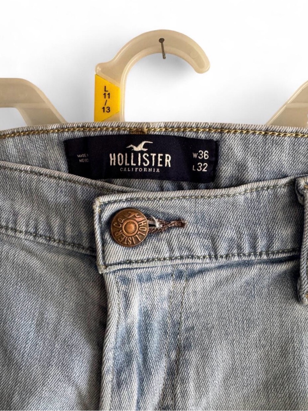 Hollister Women's Light Wash High-Rise Jeans